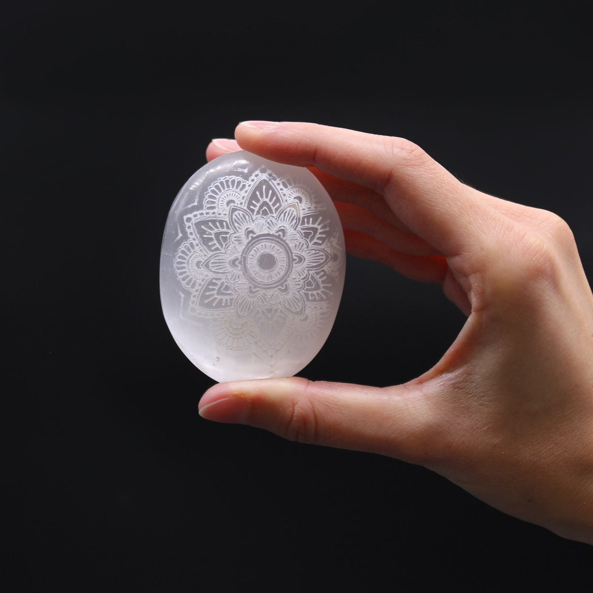 Szelenit Tenyérkő – Mandala Gravírozással